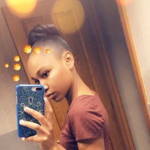 Meet your Posher, Danielle